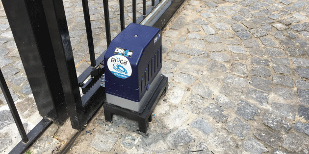 Instalación real de automatización de portones piOca® documentada en obra