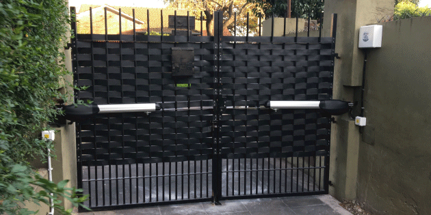 Automatización de portones piOca®️ instalada en obra real en funcionamiento