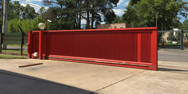 Automatización de portones piOca® con criterio técnico aplicada en obra