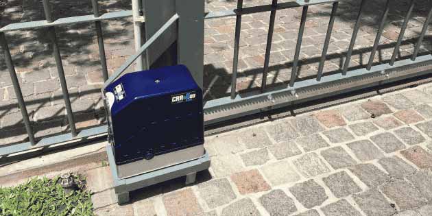 Instalación real de automatización de portón corredizo piOca, ajustada en obra