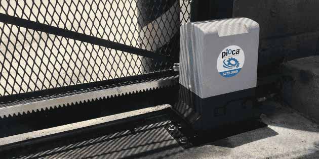 portones automáticos corredizos instalados en obra real piOca®️ con motor para portón corredizo aplicado según peso, recorrido, estructura y exigencia de uso en Zona Norte